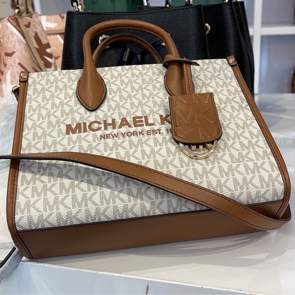 Michael Kors Mirella Small Shopper Top Zip Crossbody Bag Vanilla Logo MK
NWT - Picture 8 of 16